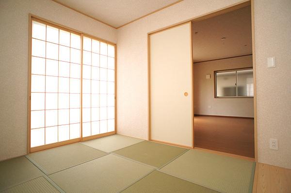 Non-living room. 1 Building