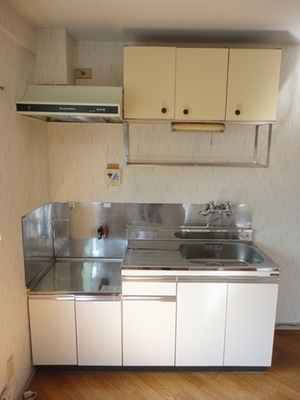 Kitchen. It is a kitchen that can be installed gas stove