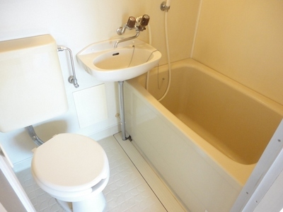 Bath. Quickly ending bus toilet same room is clean