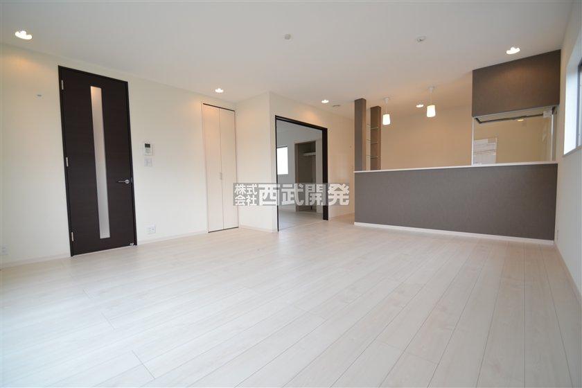 Living. 5 Building Living (November 2013) Shooting