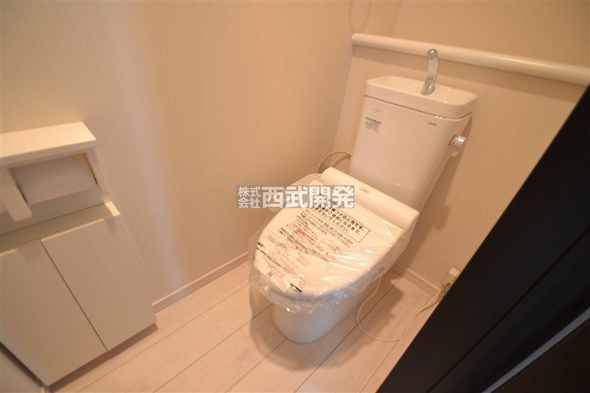 Toilet. 4 Building toilet (November 2013) Shooting