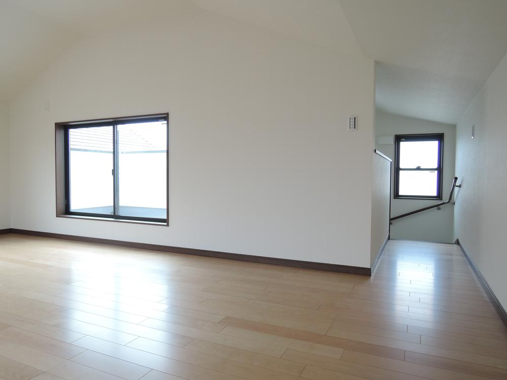 Other. Spacious loft if go up the stairs will spread the dream.