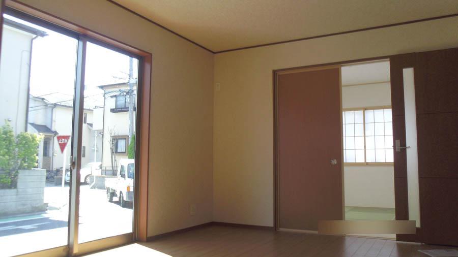 Living. Was building completed. Such as the actual image from per yang, We have to wait all the time so you can see directly. 