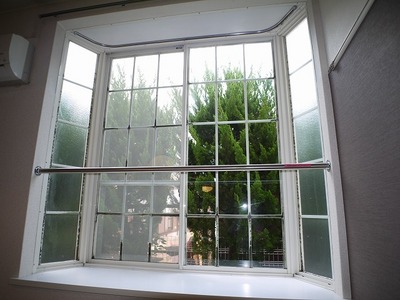 View. There is a bay window.