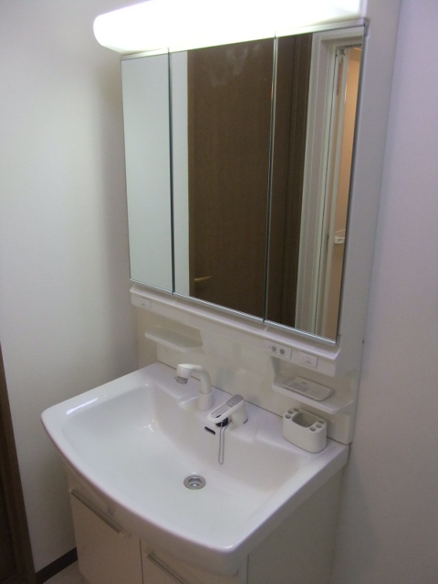 Washroom. Now newly also washstand.