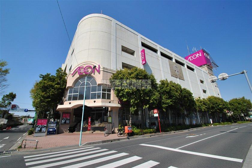 Shopping centre. 1000m to ion