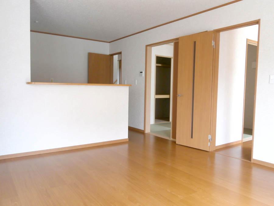 Living. Was building completed. Such as the actual image from per yang, We have to wait all the time so you can see directly. 