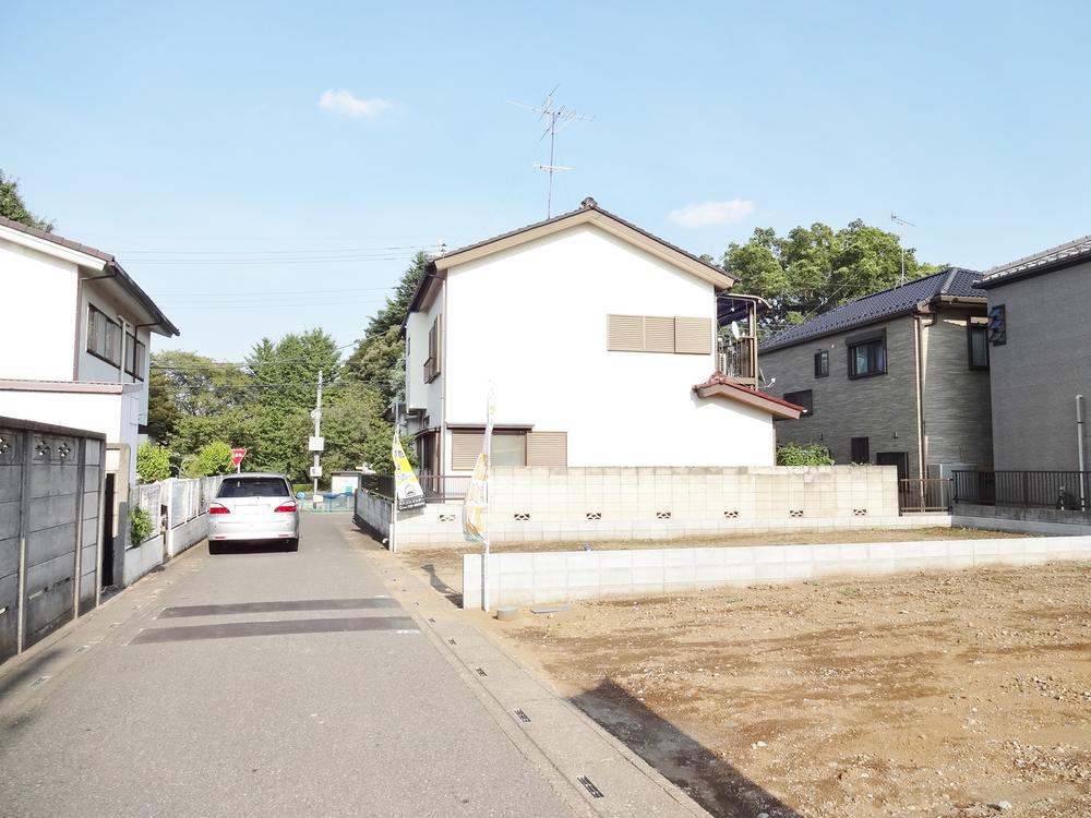 Local photos, including front road. Local (August 29, 2013) Shooting It is a calm residential area