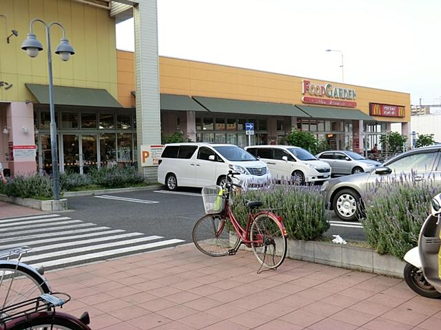 Supermarket. 439m until the Food Garden Miyahara east exit shop