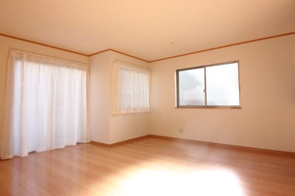 Same specifications photos (living)