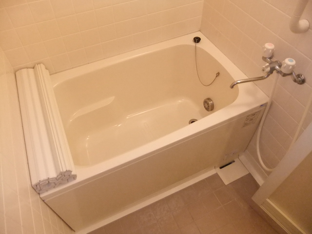 Bath. Bathing with a follow fired