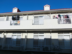 Building appearance. Day in the southeast direction favorable (for parking balcony ago)