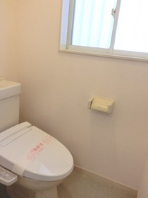 Toilet. Unlucky and it was good! Warm water washing toilet seat equipped