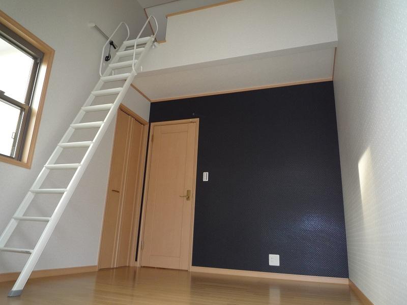 Other Equipment. Loft (5 Pledge ~ 5.5 Pledge) as well as a storage, A multi-purpose space that can be available, such as in children's playground. 