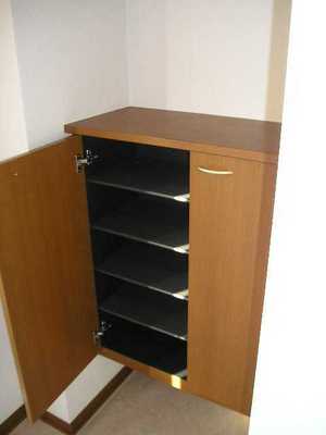 Entrance. ☆ Cupboard ☆