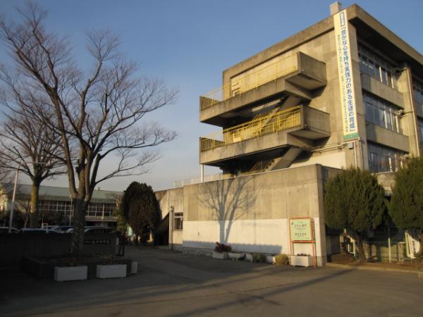 Junior high school. Taihei 860m until junior high school