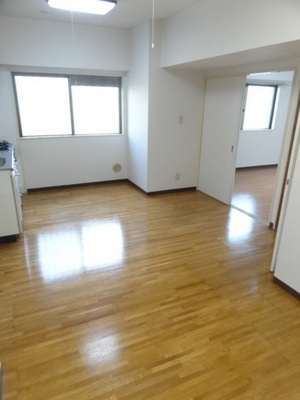 Living and room. Bright LDK! !