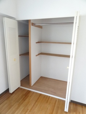 Receipt. North Western-style storage space