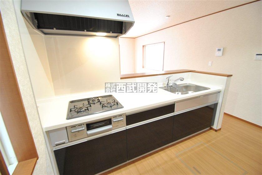 Kitchen. Building 2 Kitchen (November 2013) Shooting