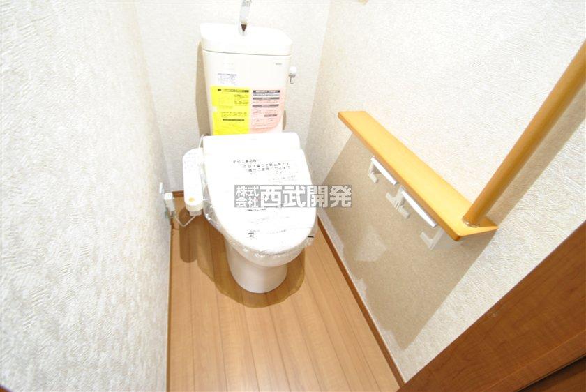 Toilet. Building 2 toilet (November 2013) Shooting