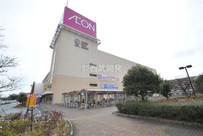 Shopping centre. 950m until ion