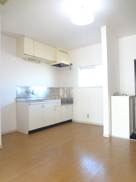 Living and room. Large living! It is recommended.