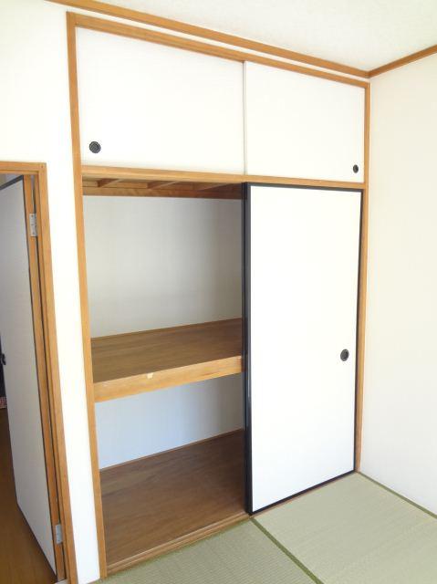 Receipt. Storage space is very wide.