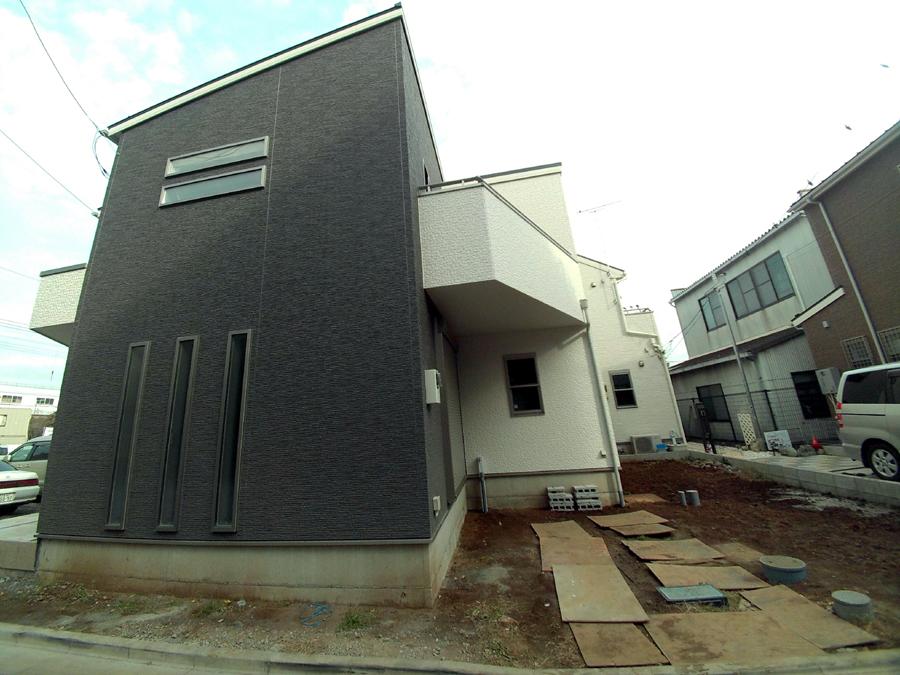 Local photos, including front road. Was building completed. Such as the actual image from per yang, We have to wait all the time so you can see directly. 