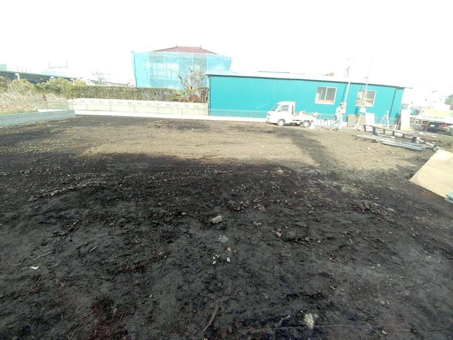 Local photos, including front road. We offer the same use the finished model house of this property. Please feel free to contact us. 