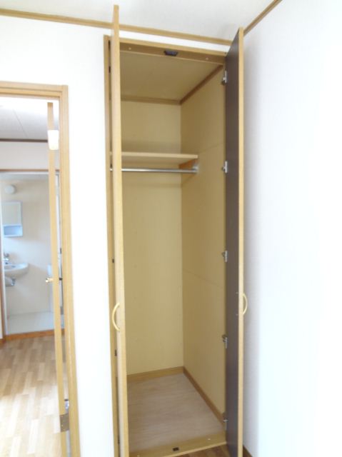 Receipt. It comes with a closet in each room