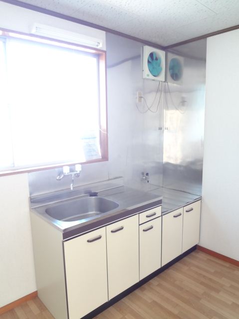 Kitchen. Two-burner stove is can be installed