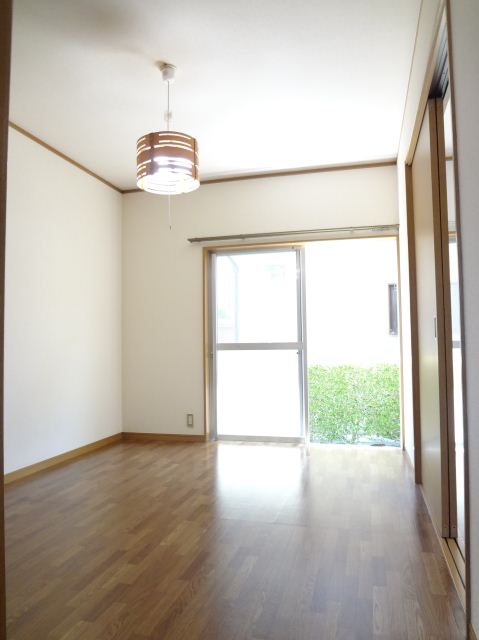 Living and room. Bright room. Perfect for the bedroom