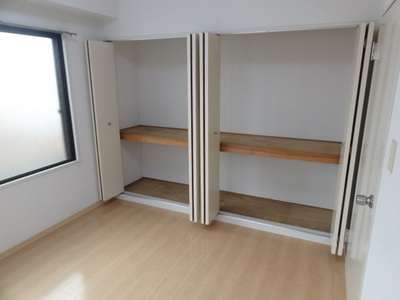 Receipt. Spacious storage space of Western-style