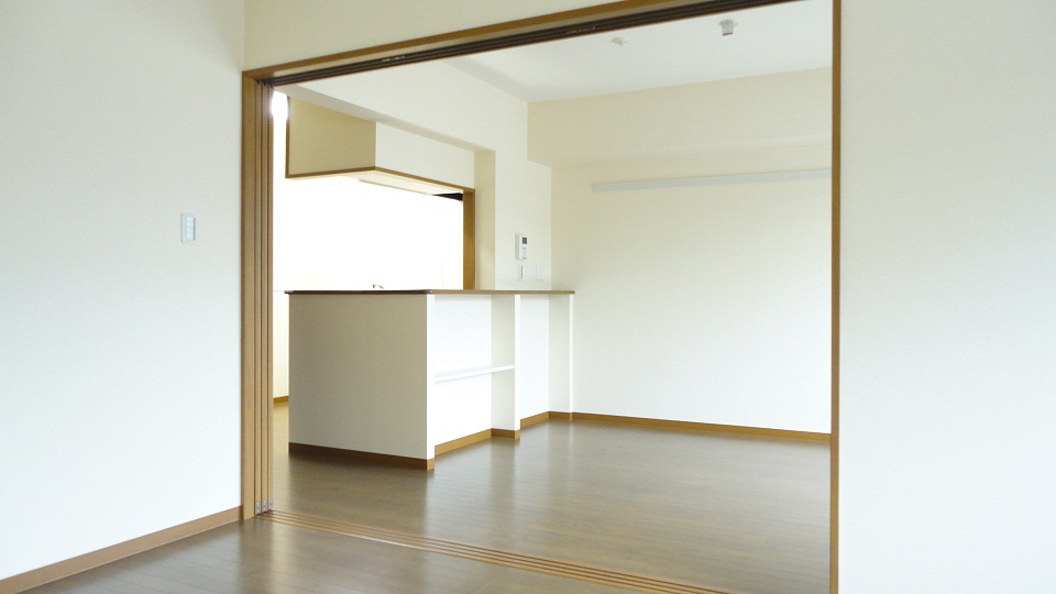 Living and room. Spacious living 11.3 Pledge!