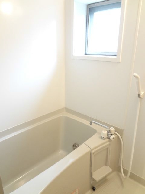 Bath. Spacious bathroom.