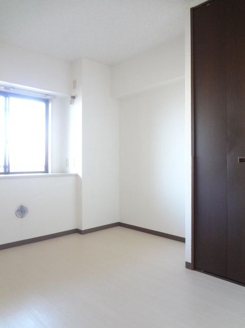 Living and room. You can air-conditioning installation.