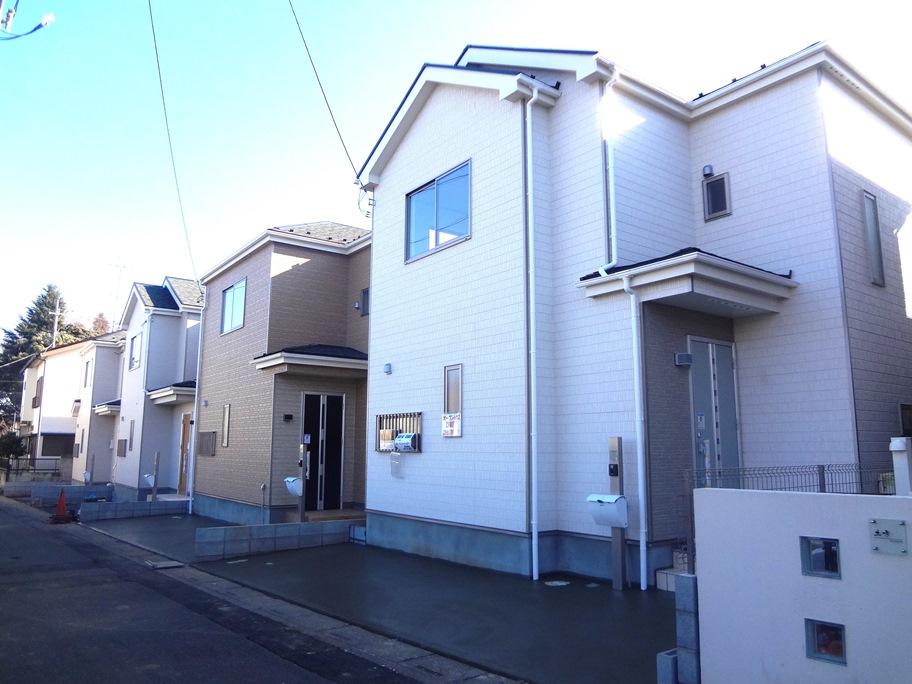 Local photos, including front road. Local (12 May 2013) Shooting