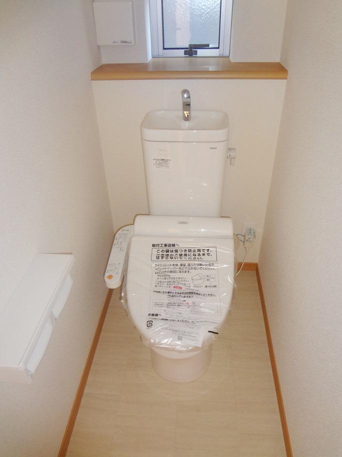 Toilet. Indoor (12 May 2013) Shooting