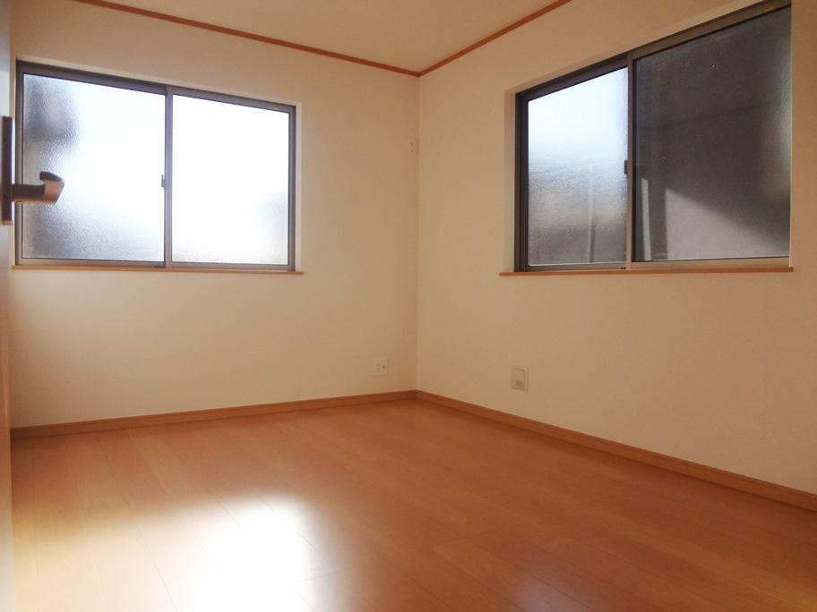 Non-living room. Indoor (12 May 2013) Shooting