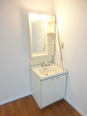 Washroom. Independent wash basin