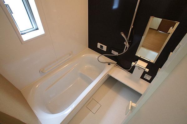 Bathroom. 7 Building