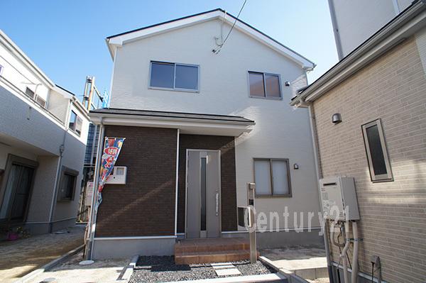 Local appearance photo. 4 Building