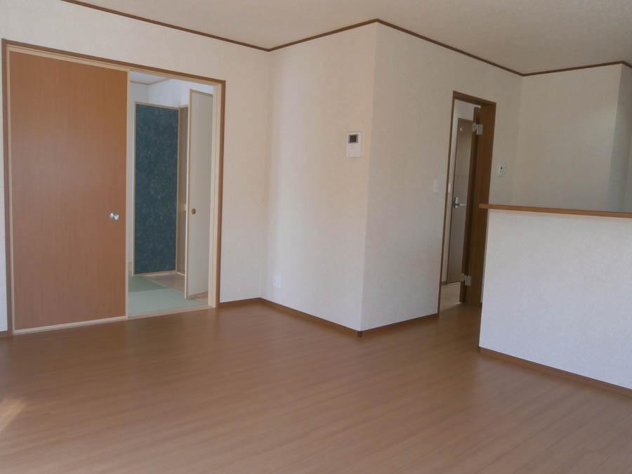 Living. Was building completed. Such as the actual image from per yang, We have to wait all the time so you can see directly. 