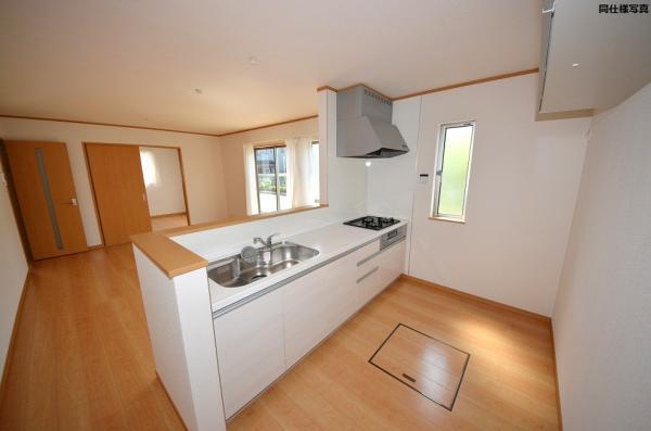 Same specifications photo (kitchen)