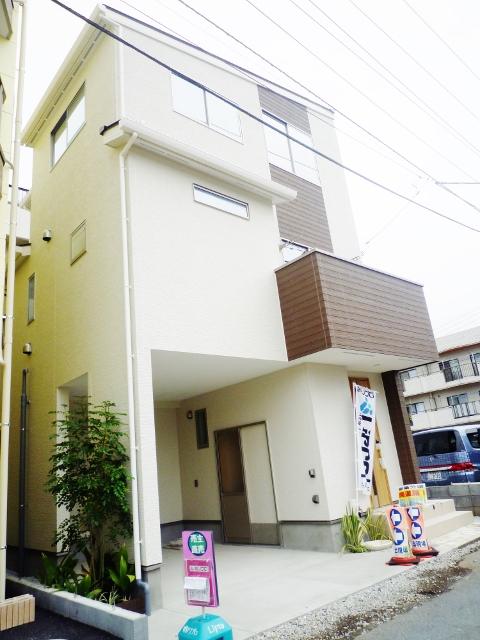 Local appearance photo. Since the south-facing built-in curry di that station near property spacious, It is out of the car is likely to.