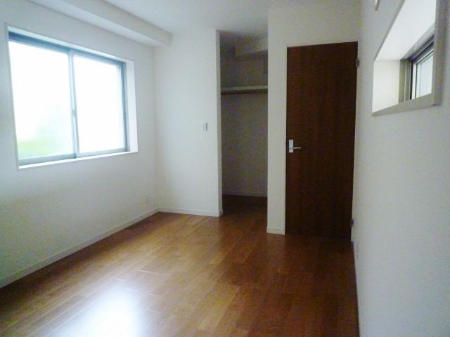 The first floor of the living room is best to I am using as a bedroom! Large walk-in closet are also available.