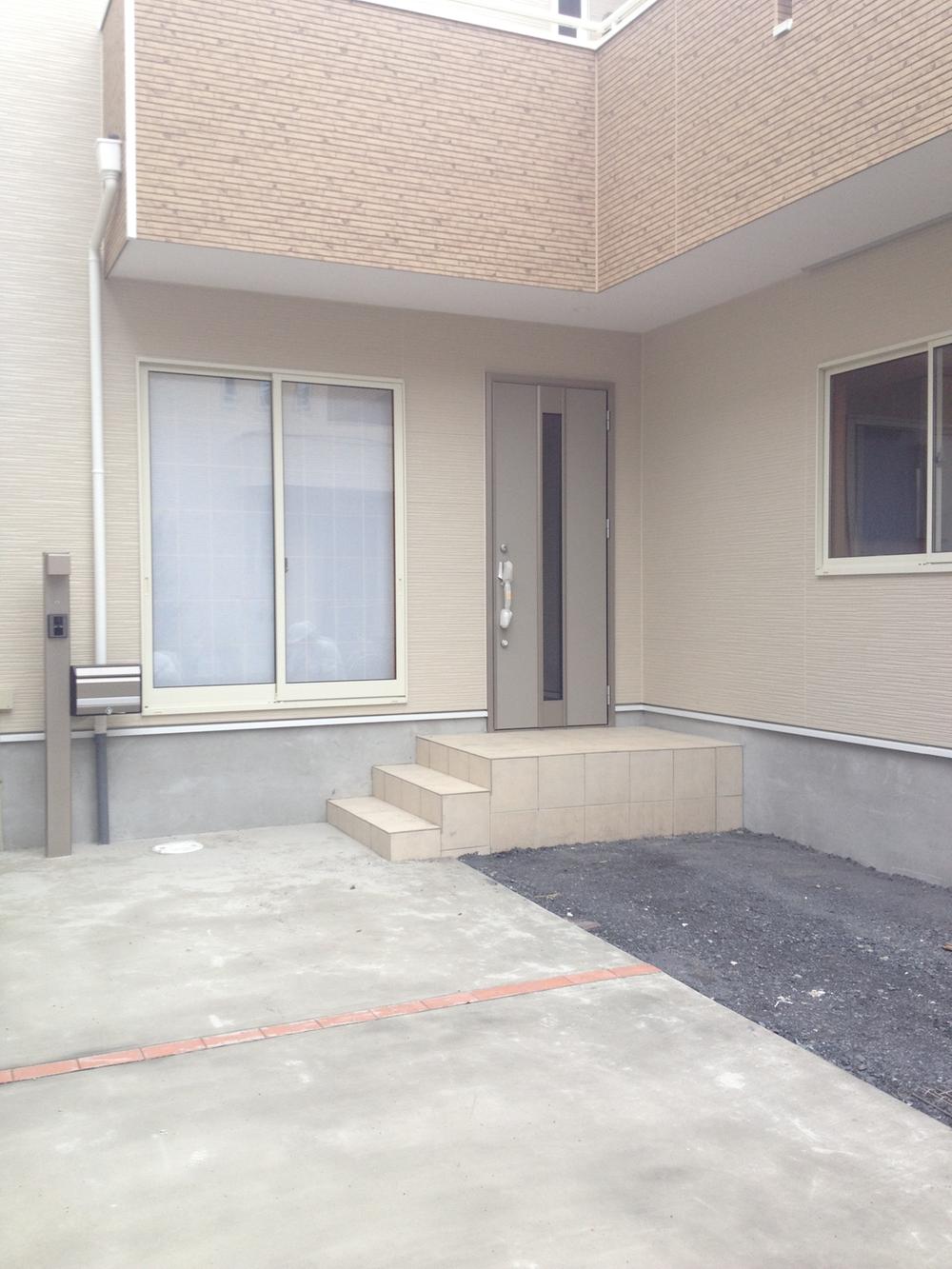 Local photos, including front road. Local (11 May 2013) Shooting Car space can be two parallel!