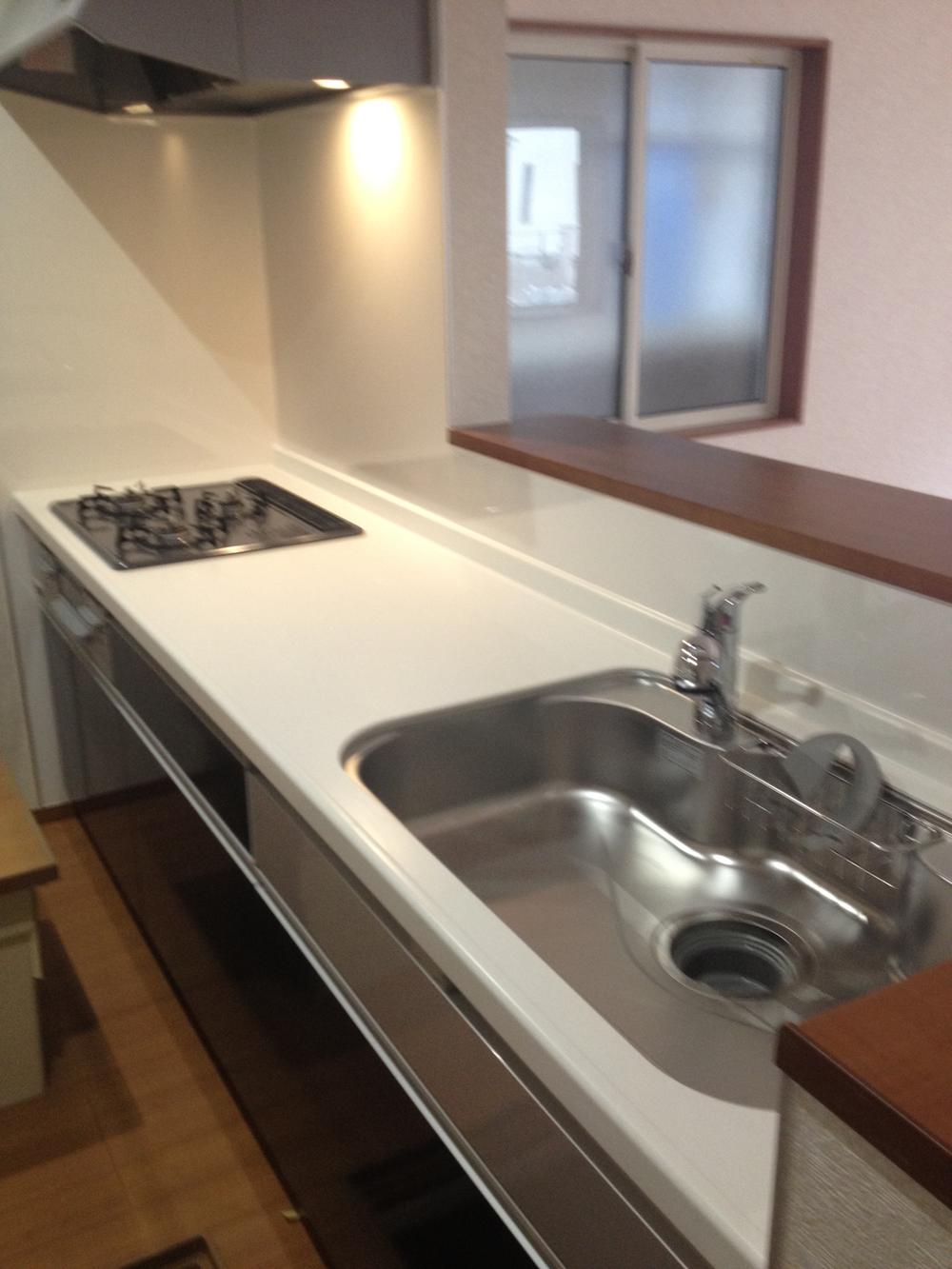 Kitchen. Local (11 May 2013) Shooting 3-neck is with a gas stove