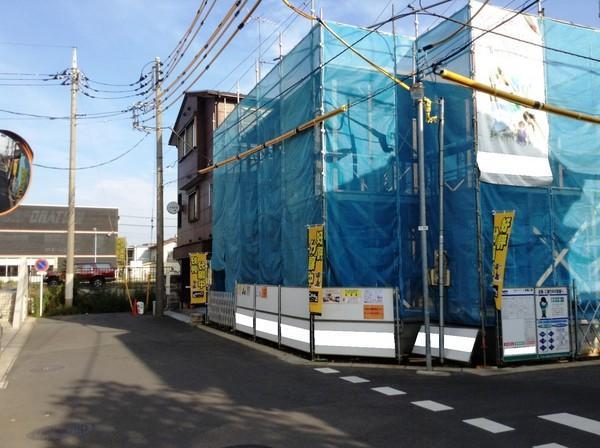 Local photos, including front road. Local (11 May 2013) Shooting