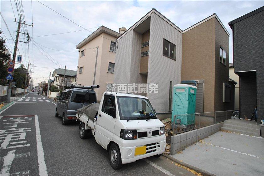 Local photos, including front road. Local (12 May 2013) Shooting